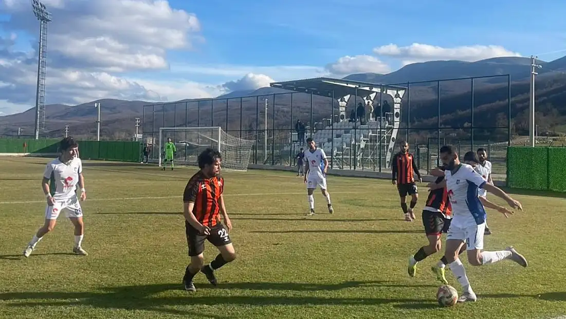 Ladik Belediyespor Sahasında Karabük Eflanispor ile Berabere Kaldı