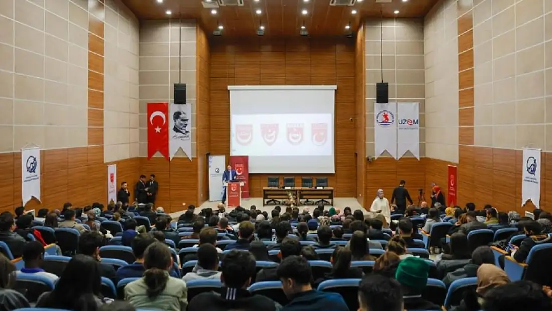 Şeref Malkoç: “Türkiye’ye Yakışan Yeni ve Sivil Bir Anayasa Şart”