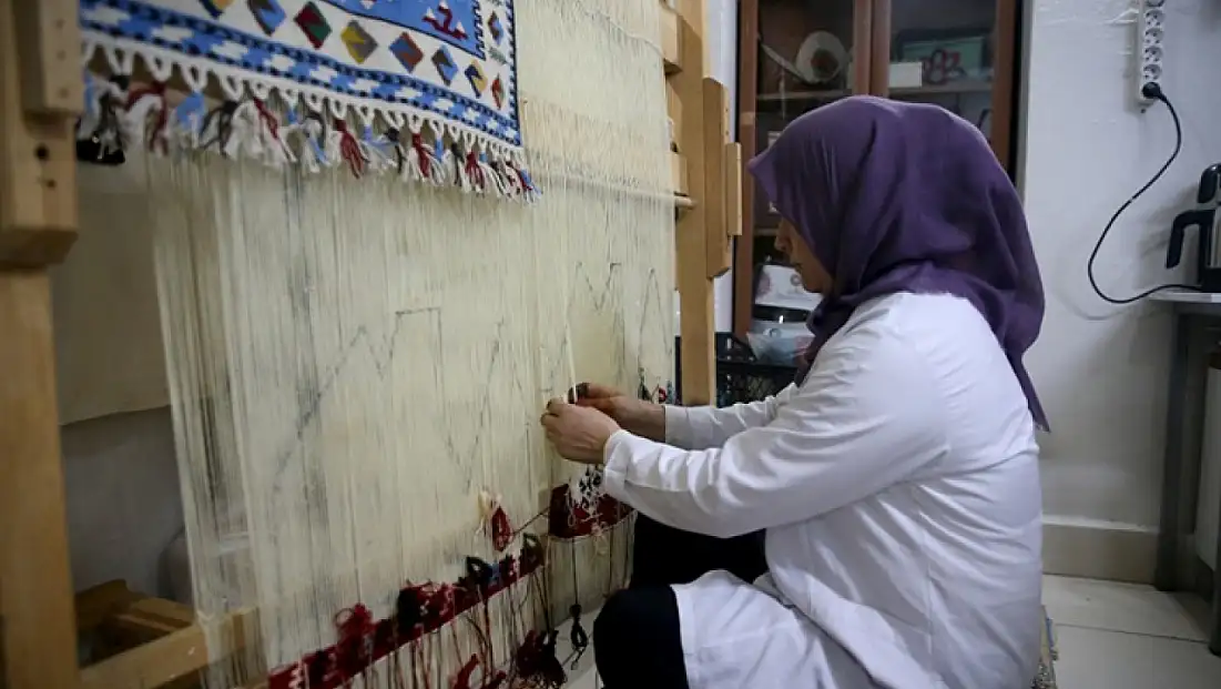 Sarız’ın Tarihi Kilimi Gelecek Nesillere Aktarılıyor