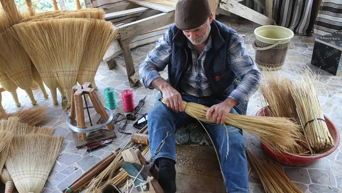 Süpürge üretimi gelir kapısı oldu