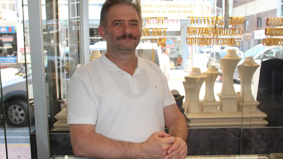 Altın geldiği yeri unutmuyor