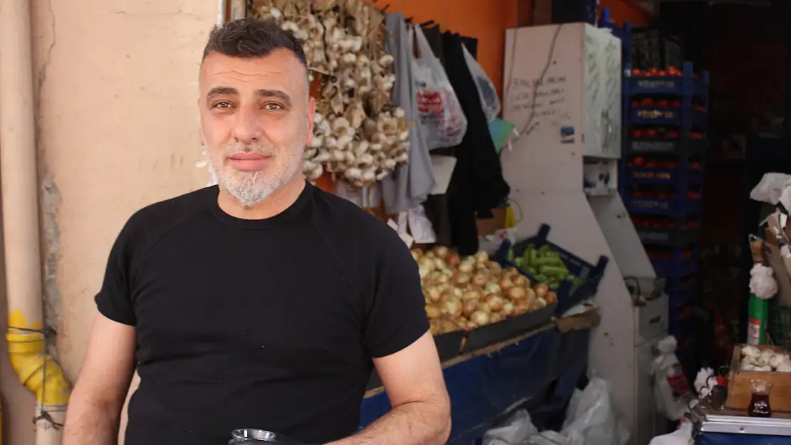 Altın kaçıyor, o kovalıyor !