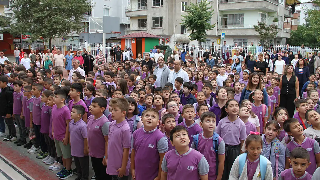 Çarşamba'da okullarda ilk zil çaldı