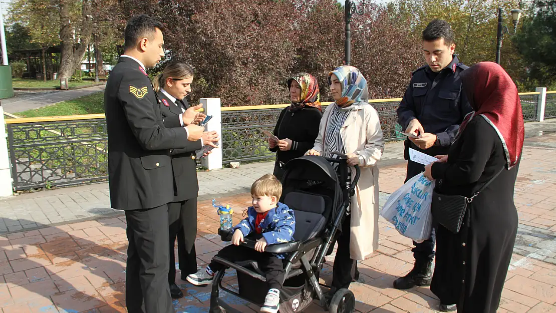 Ekipler, Vatandaşlara KADES'i tanıttı