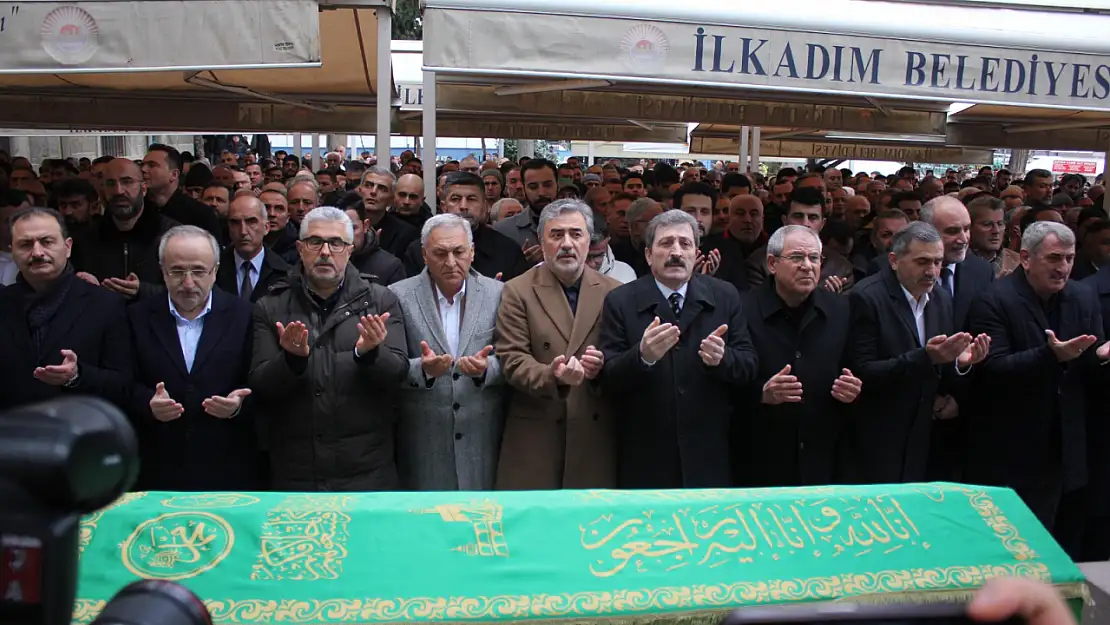 Milletvekili Aksu'dan babasına son görev