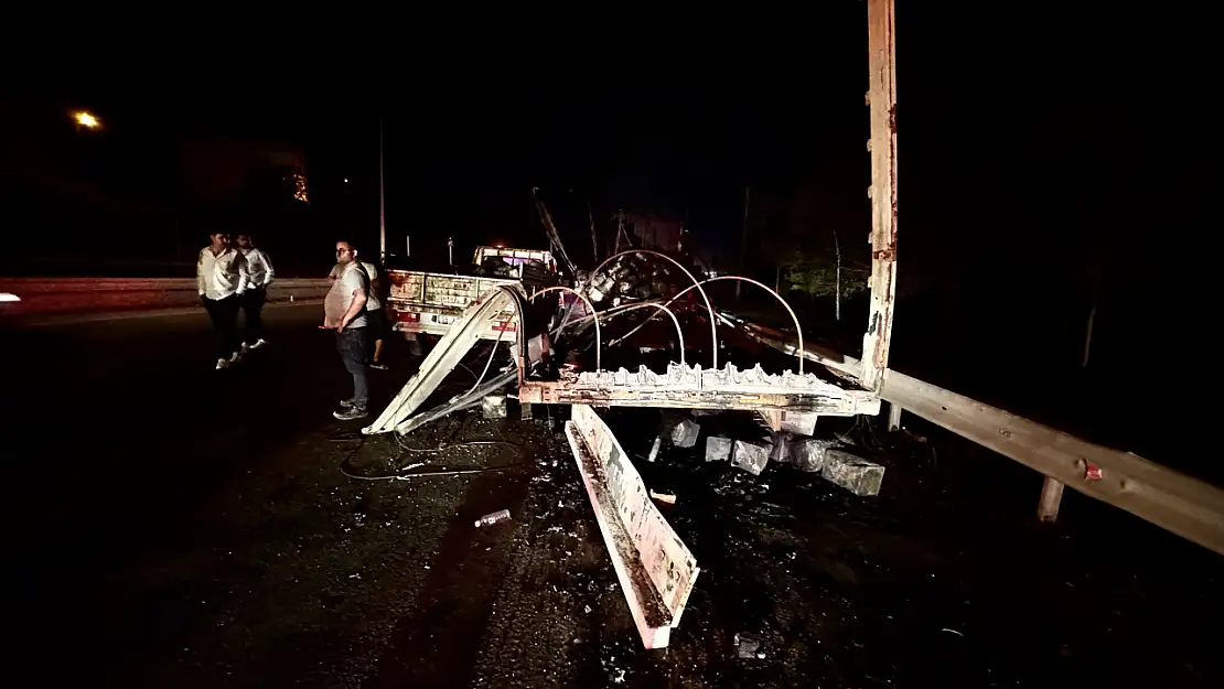 Samsun'da bir tır yana yana yoluna devam etti