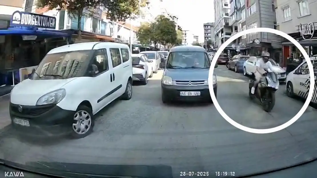 Samsun'da Dehşet Anları! Motosiklet Kayarak Devrildi