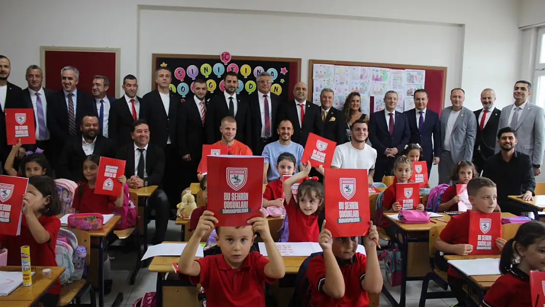 Samsunspor'dan Minik Öğrencilere Anlamlı Hediyeler
