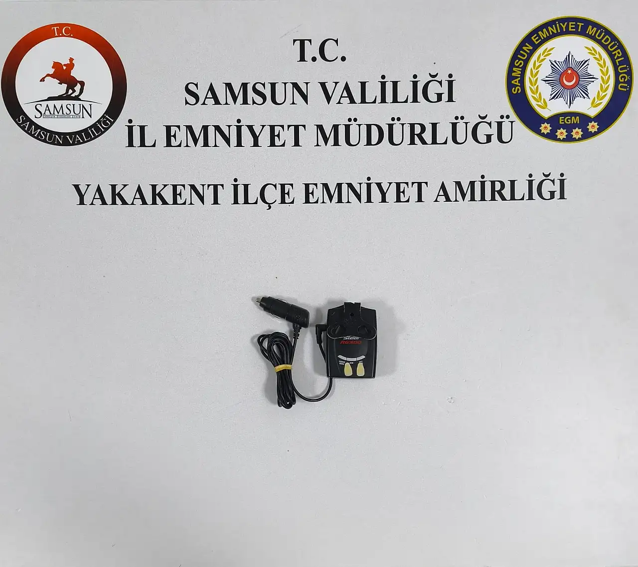 Yakakent'te araçta radar tespit cihazı ele geçirildi