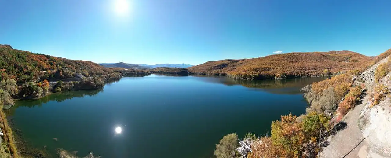 Zinav Gölü mest ediyor