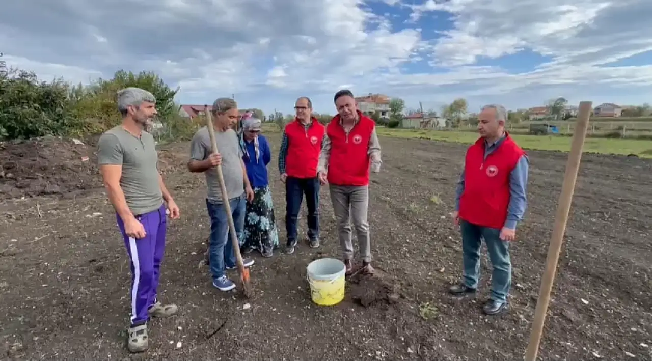 Tarım Müdürlüğü'nden Çiftçilere Uygulamalı Toprak Eğitimi