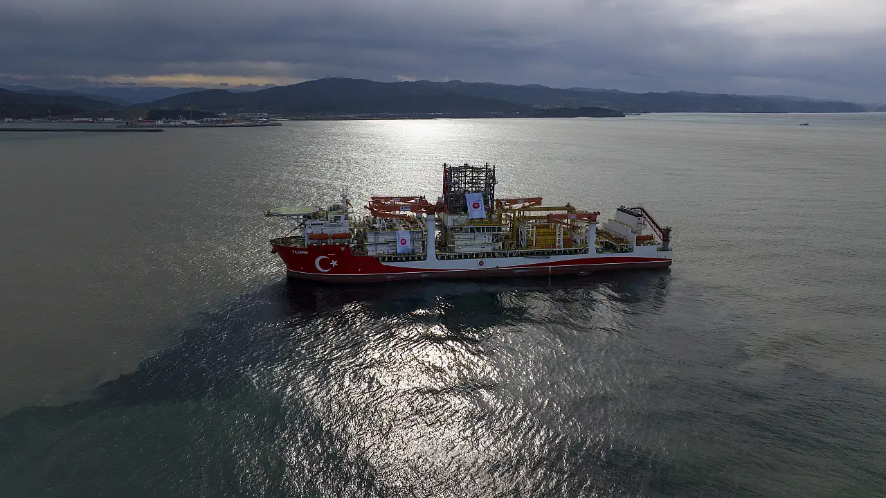 Ultra Derin Deniz Sondaj Gemisi 'Yıldırım' Filyos Limanı'na Ulaştı