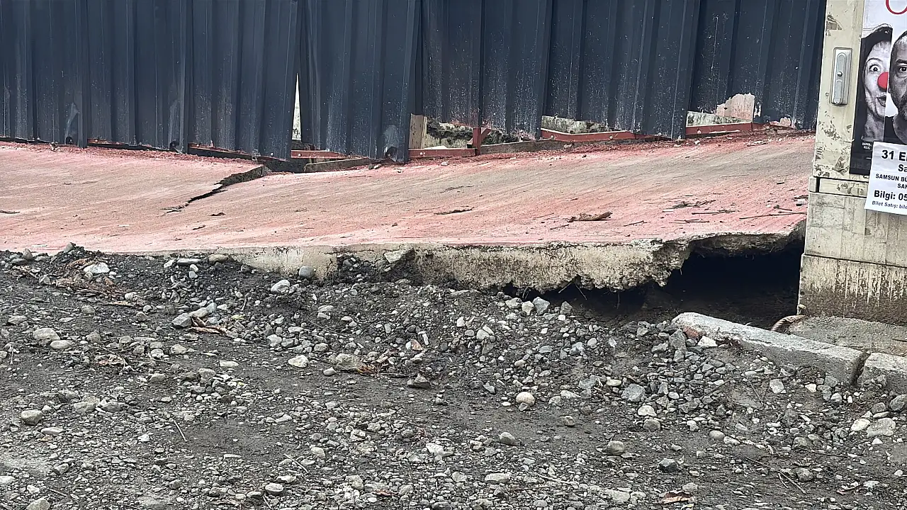 Samsun'da istinat duvarı çökme tehlikesi nedeniyle cadde trafiğe kapatıldı