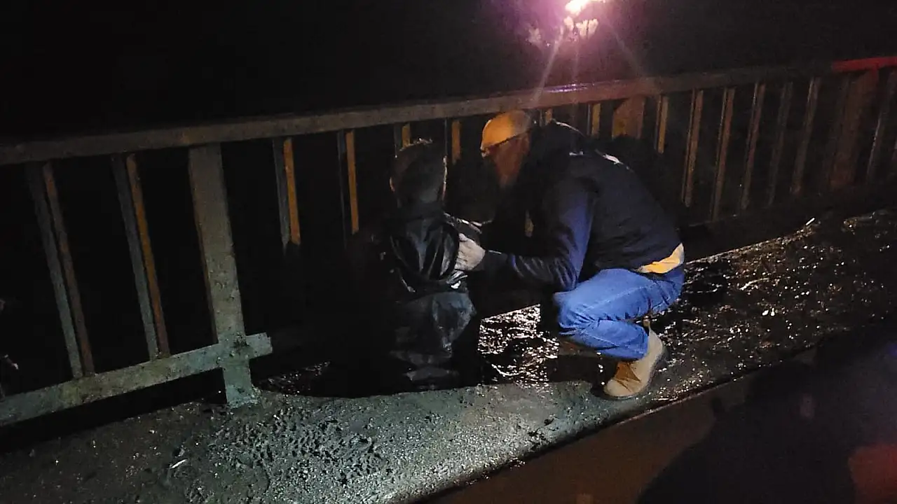 Samsun'da köprüde intihar girişimi