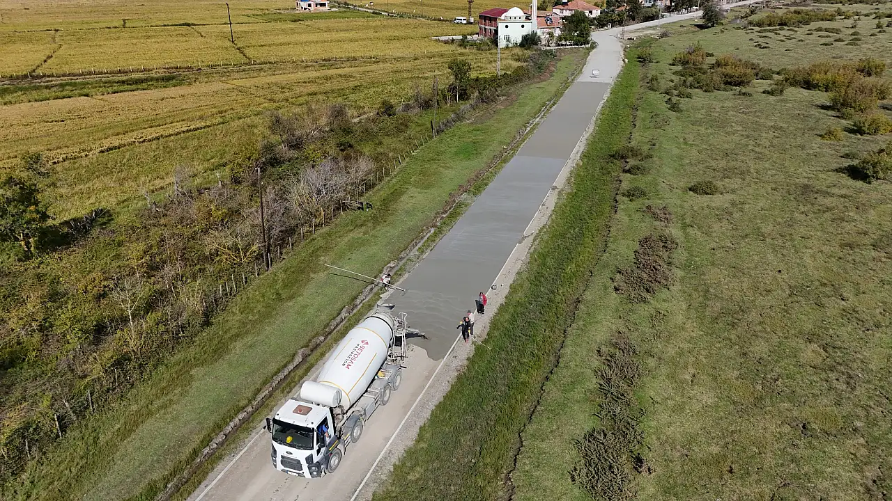 Bafra'da beton yol seferberliği devam ediyor