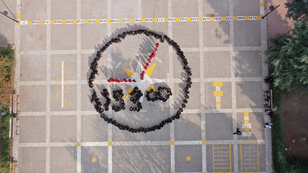 Büyük Önder Atatürk'ü anıyoruz