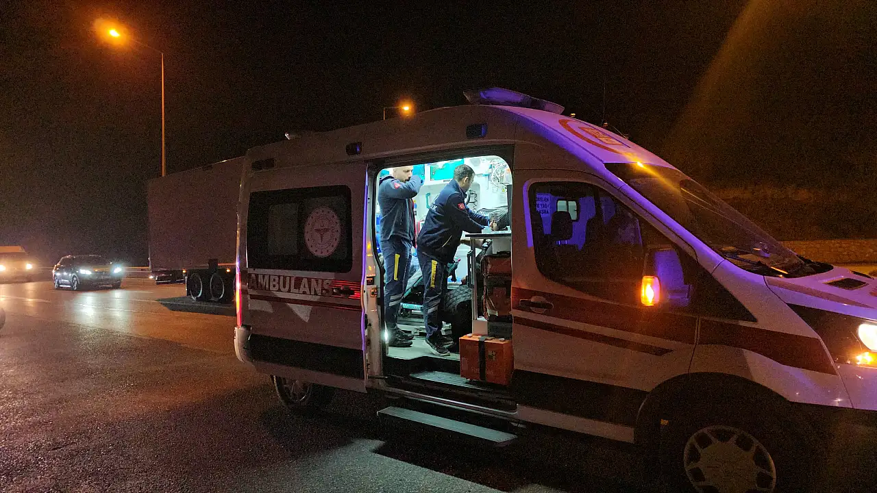 Çarpışan otomobil ile hafif ticari araçtaki 4 kişi yaralandı