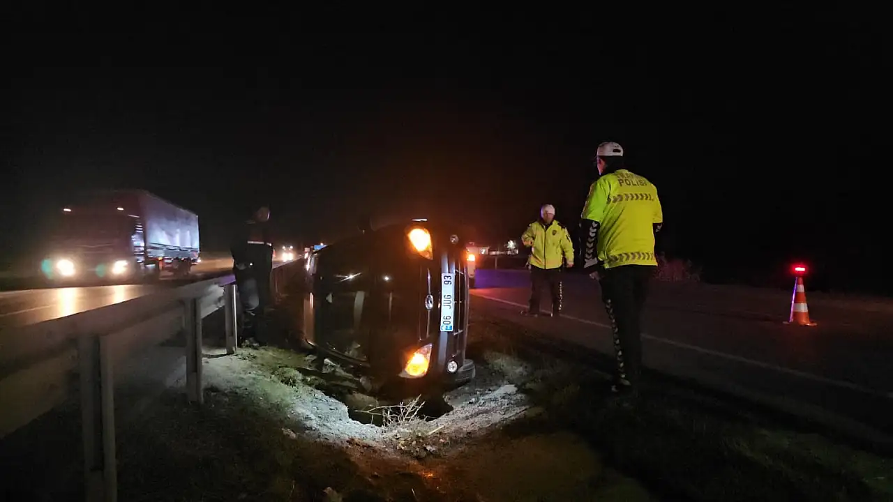 Çorum'da otomobil devrildi: 1'i bebek 3 yaralı