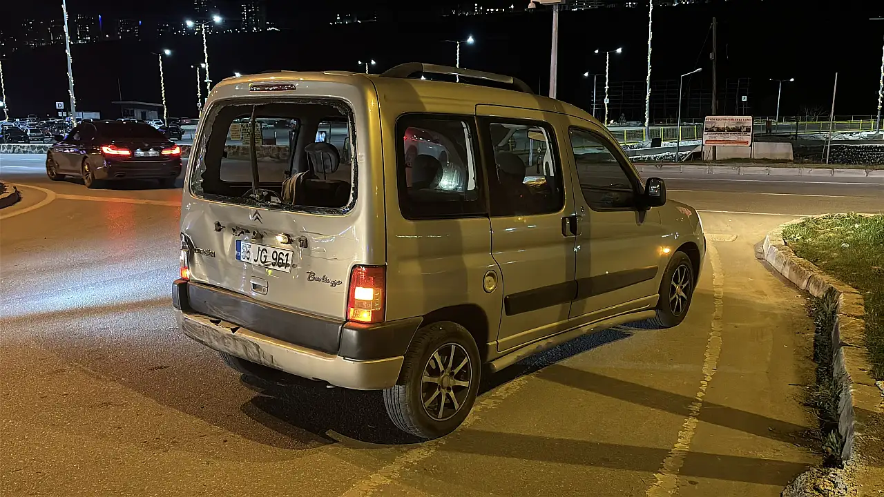 Atakum'da Trafik Kazası! Yaralılar Hastaneye Kaldırıldı