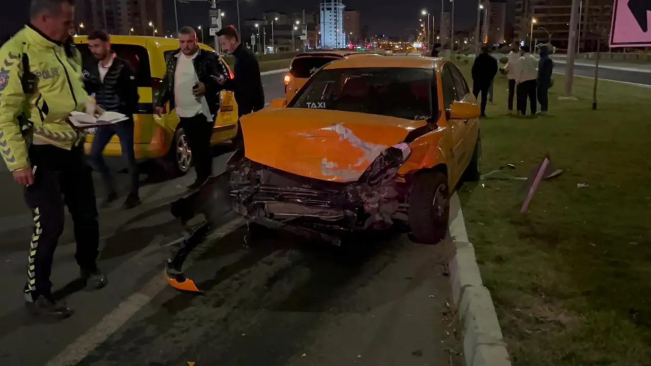 Kaza yapan sürücü ekiplere zorluk çıkardı