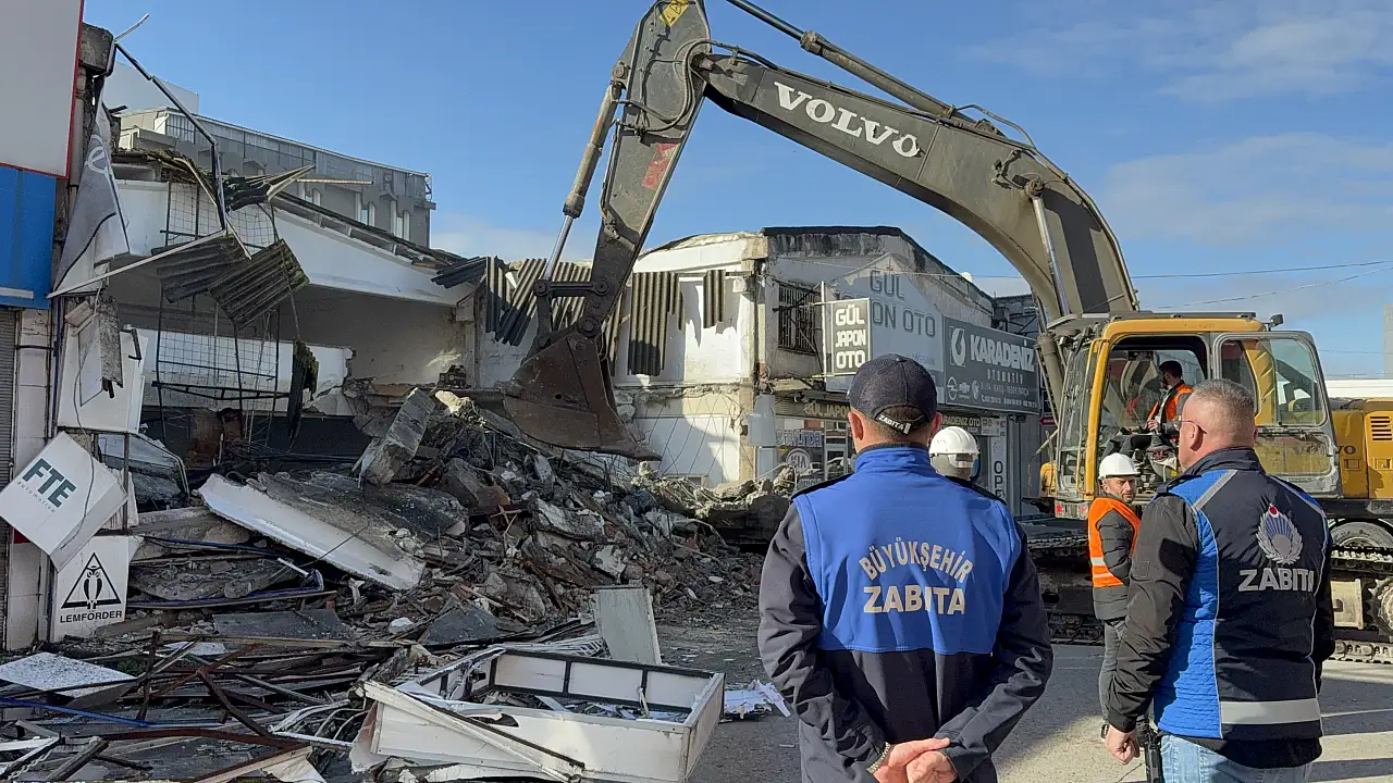 En büyük dönüşümde ilk yıkım başladı