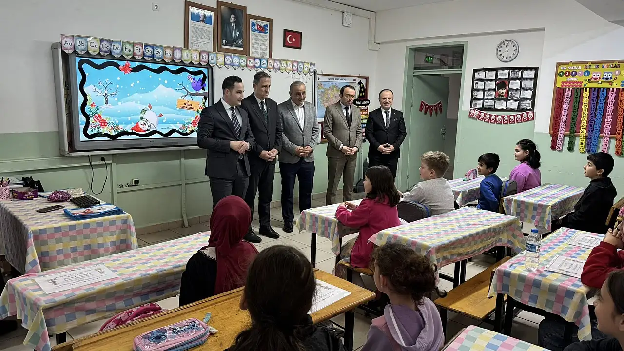 Salıpazarı'nda öğrenciler karne alarak tatile girdi