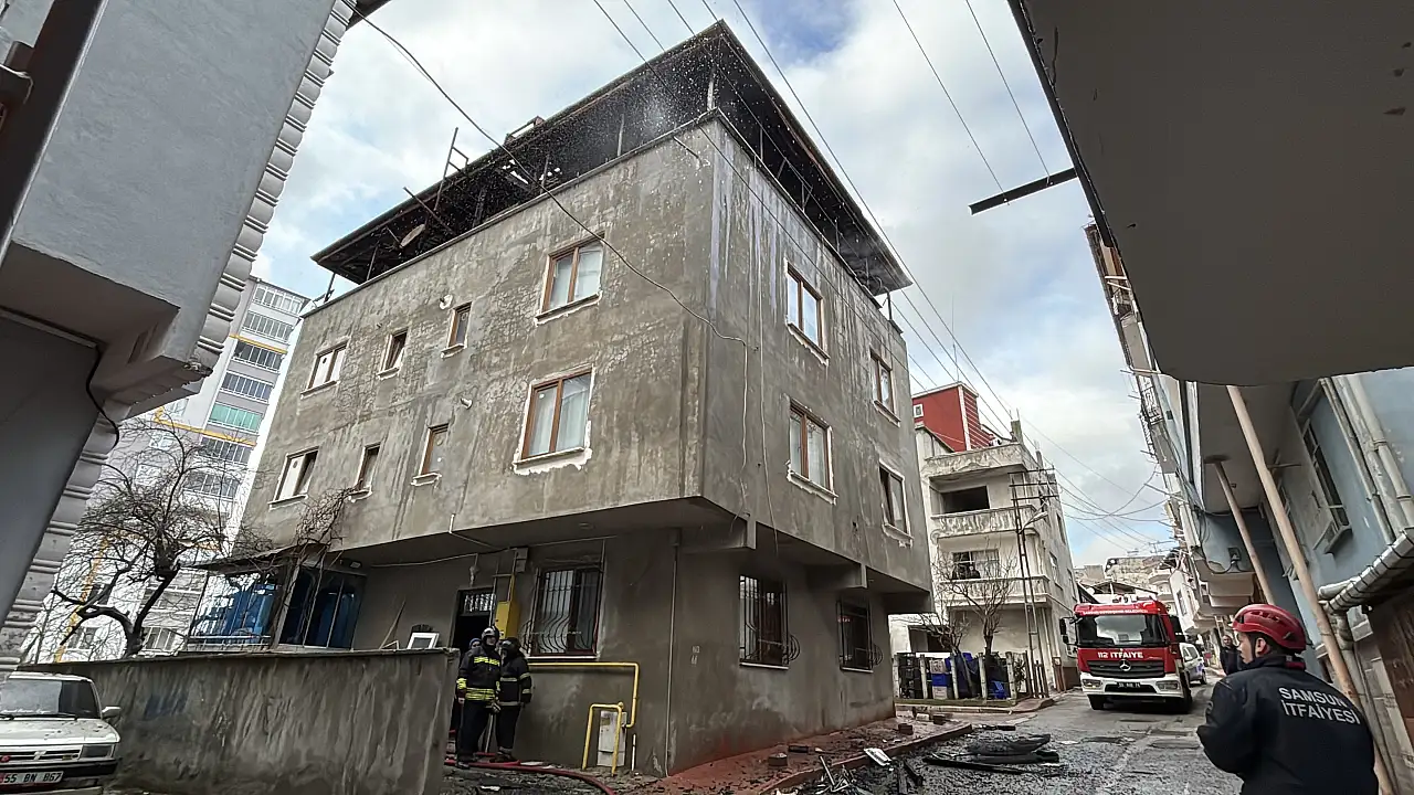 Samsun'da Çatı Yangını Korkuttu