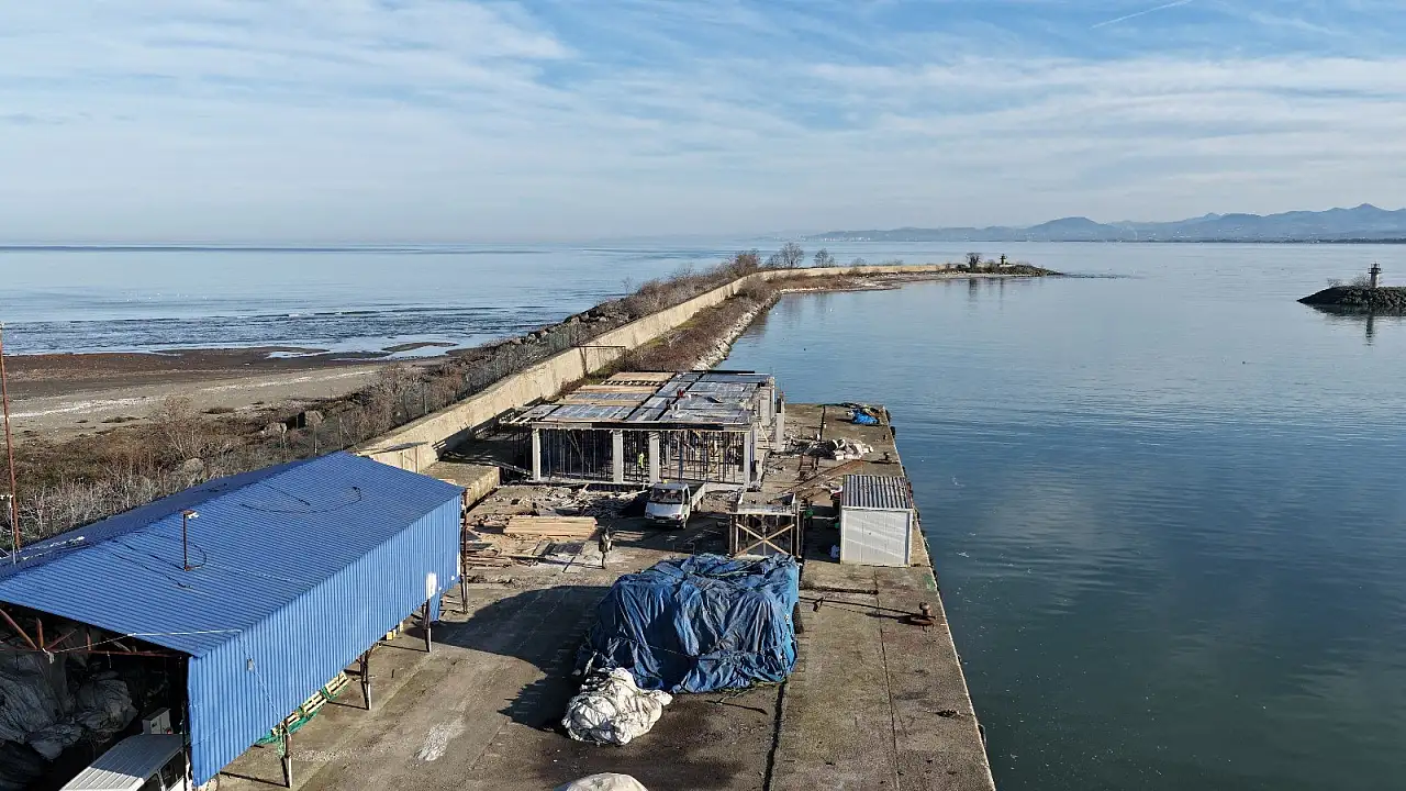 Türk karasuları Samsun'daki yüzen karakolla daha güvende