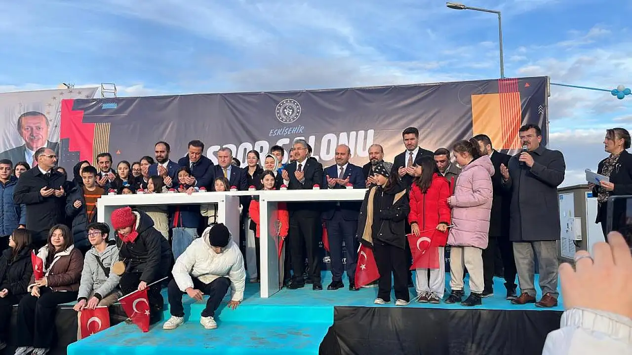 Bakan Bak: '12 milyon vatandaşımıza yüzme öğrettik'