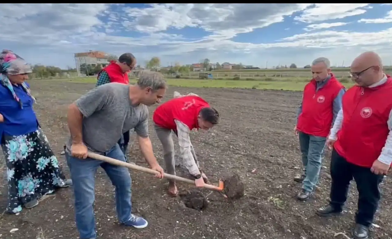 Tarım Müdürlüğü'nden Çiftçilere Uygulamalı Toprak Eğitimi