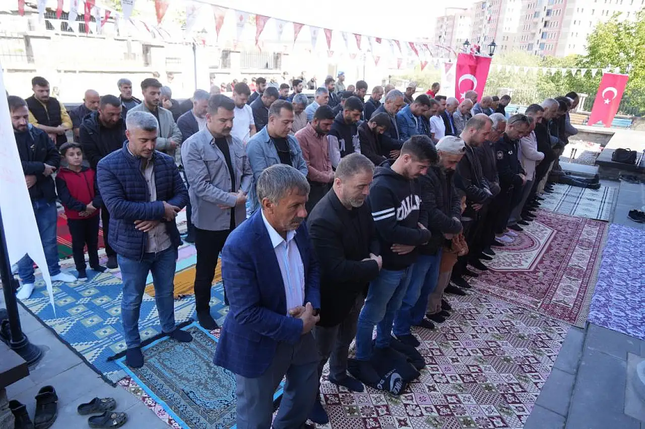 CHP döneminde yıkılmıştı, yeniden ibadete açıldı