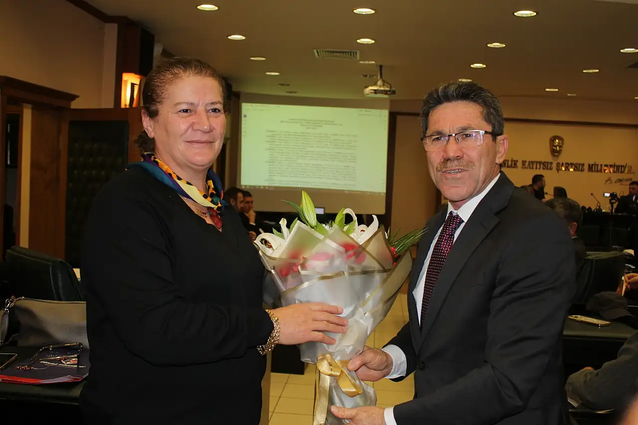 Çiçekler Sunuldu Ancak Sayı da Gözlerden Kaçmadı