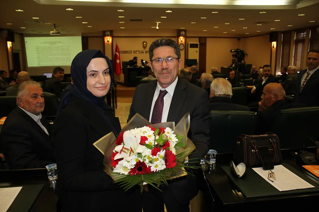 Çiçekler Sunuldu Ancak Sayı da Gözlerden Kaçmadı