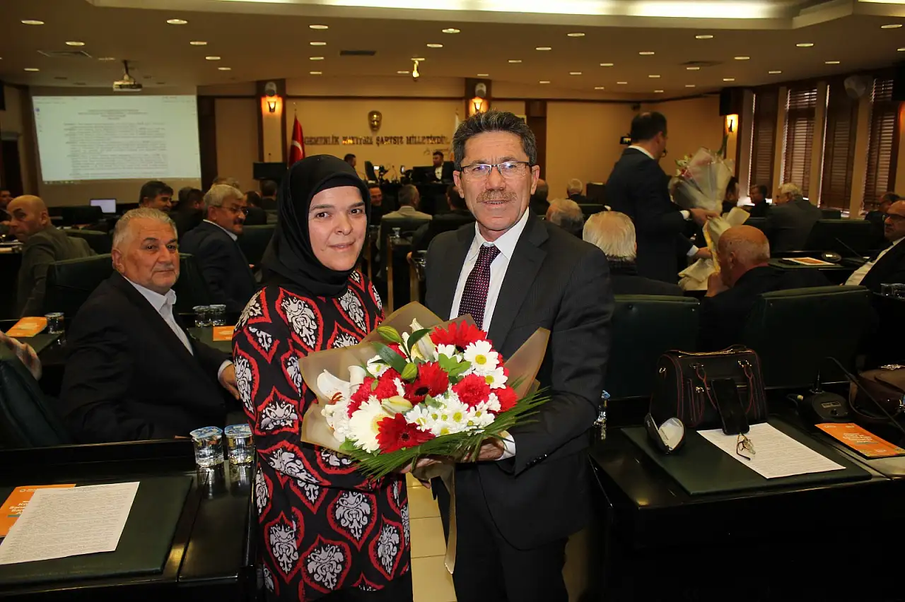 Çiçekler Sunuldu Ancak Sayı da Gözlerden Kaçmadı