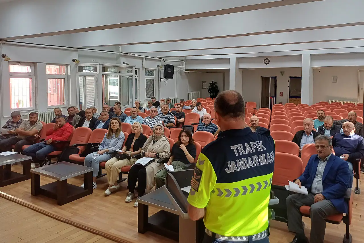 Samsun'da Okul Servis Sürücülerine Seminer Verildi