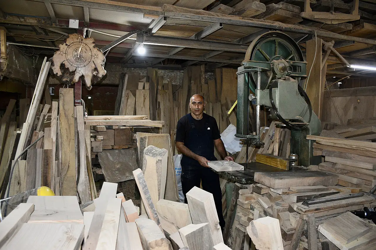 Polis Memuru Kaçar, Stresi Torna Tezgahında Atıyor