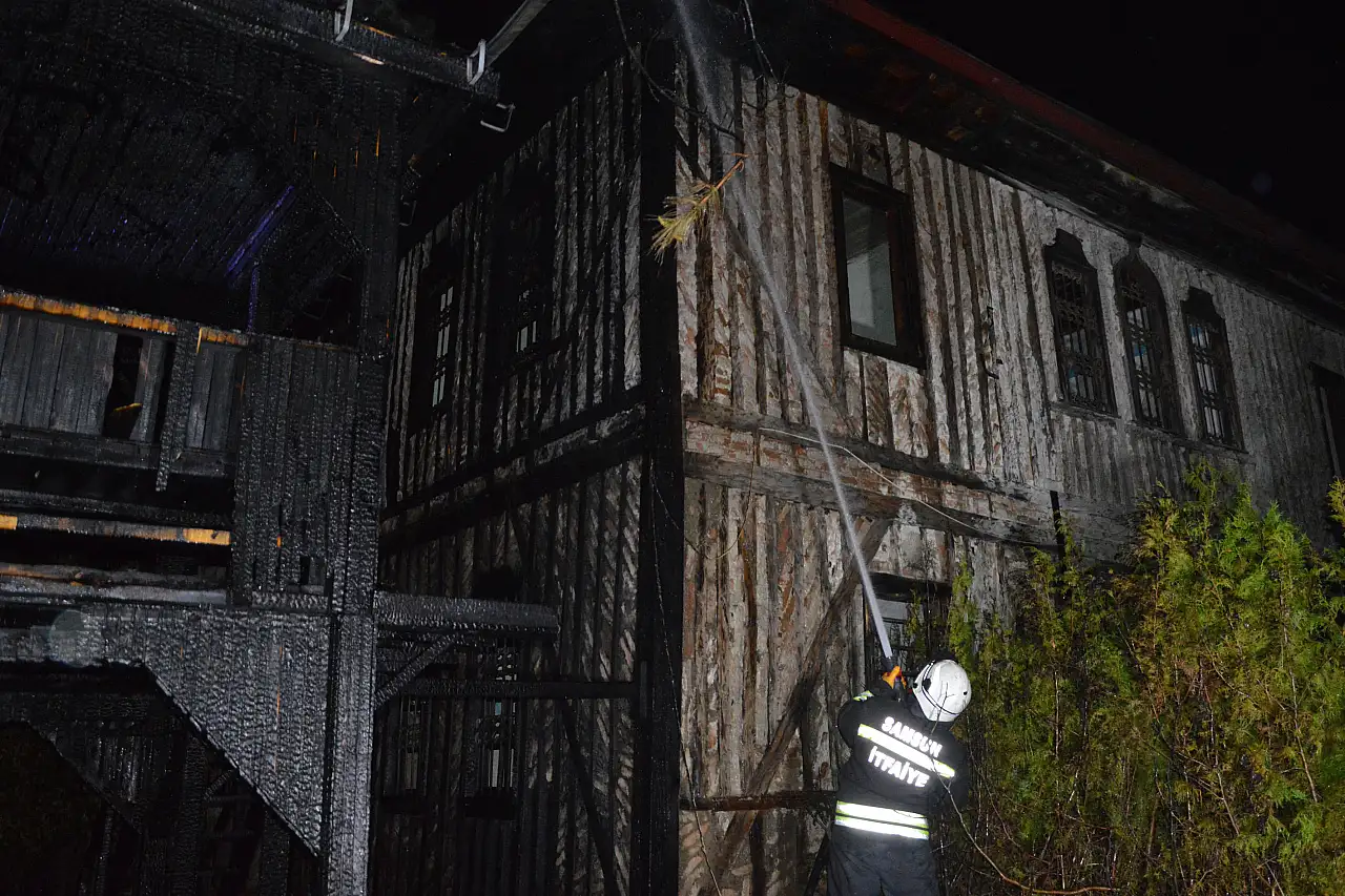 Samsun'da Tarihi Konakta Üzücü Yangın