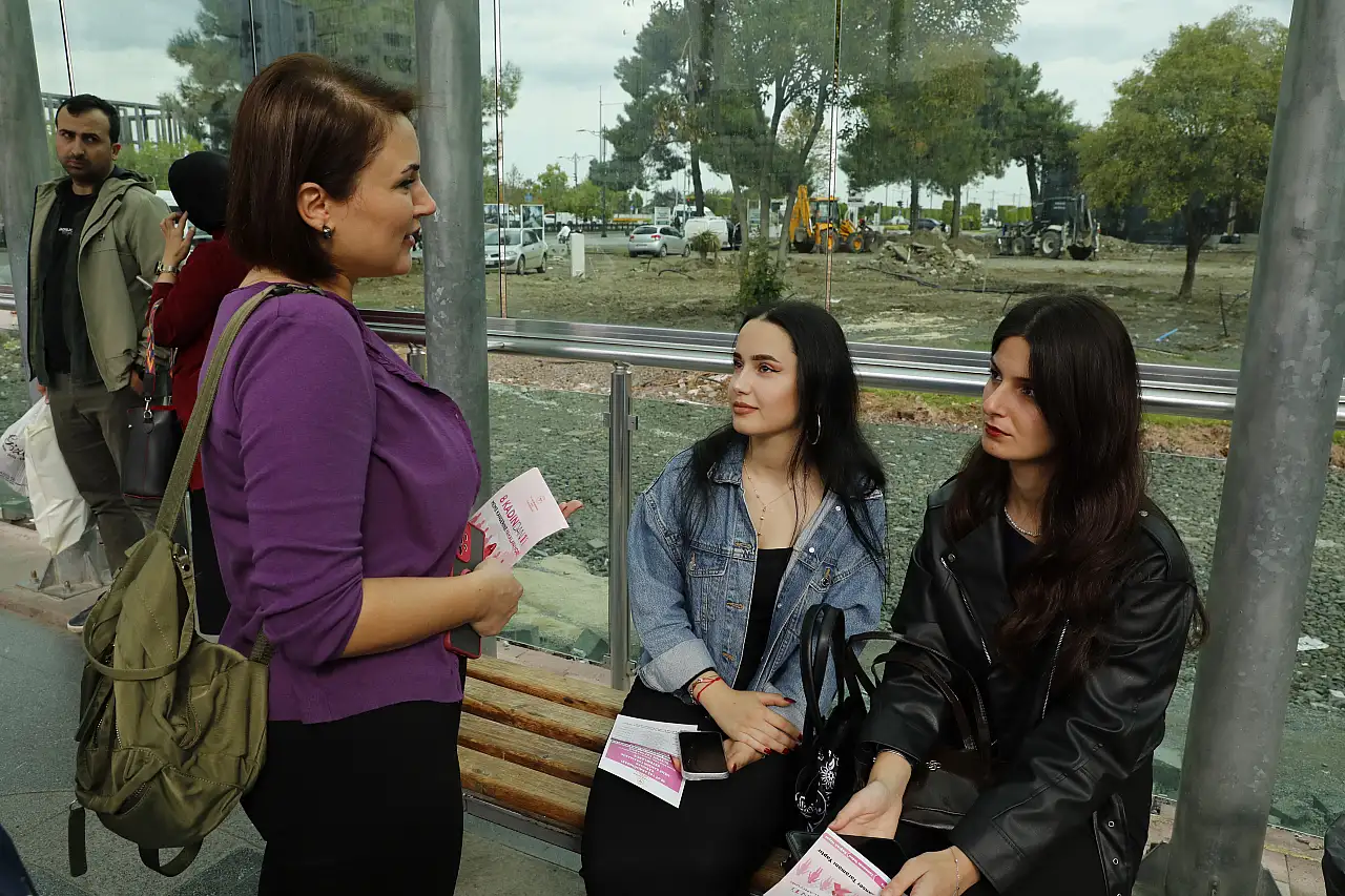 Samsun'da Tramvayda Meme Kanseri Farkındalığı