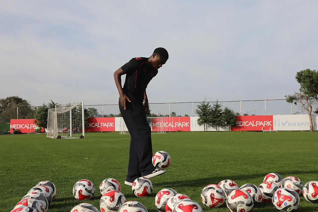 Musaba Beşiktaş'a Meydan Okudu!