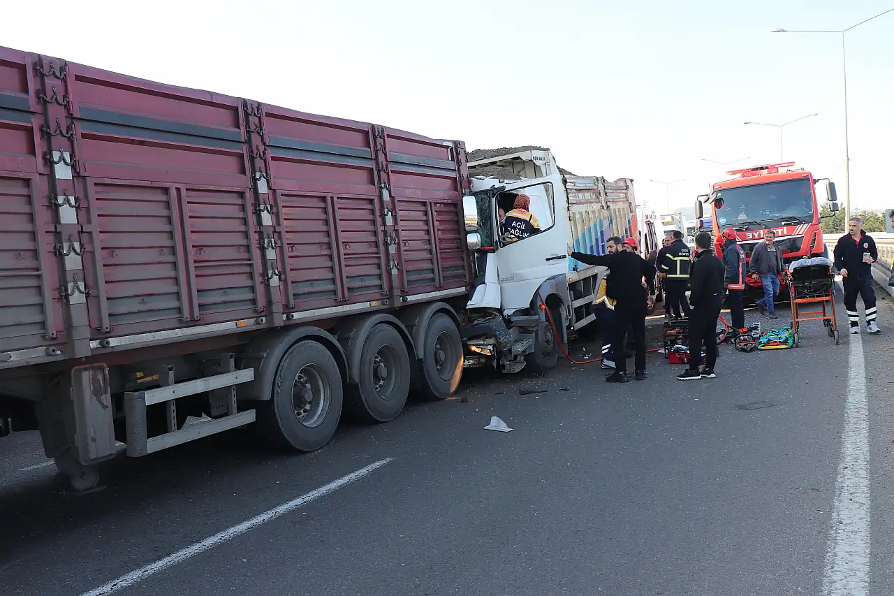 Ordu'da Kamyon ile Tır Çarpıştı: 1 Yaralı