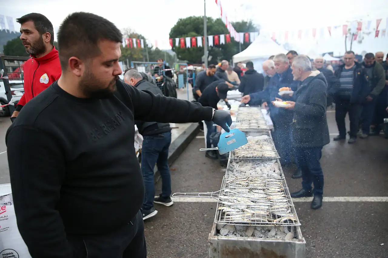 ordu'da festivalde 7 ton hamsi tüketildi