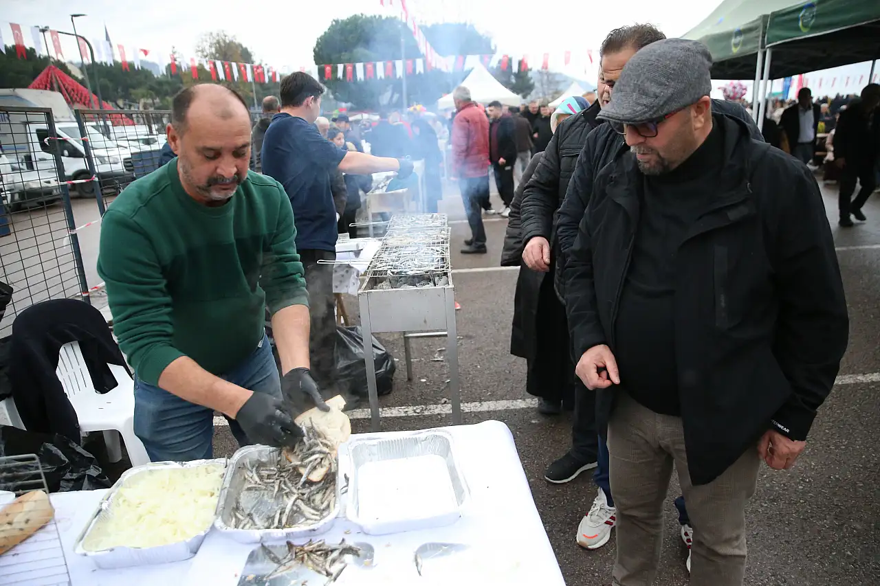 ordu'da festivalde 7 ton hamsi tüketildi