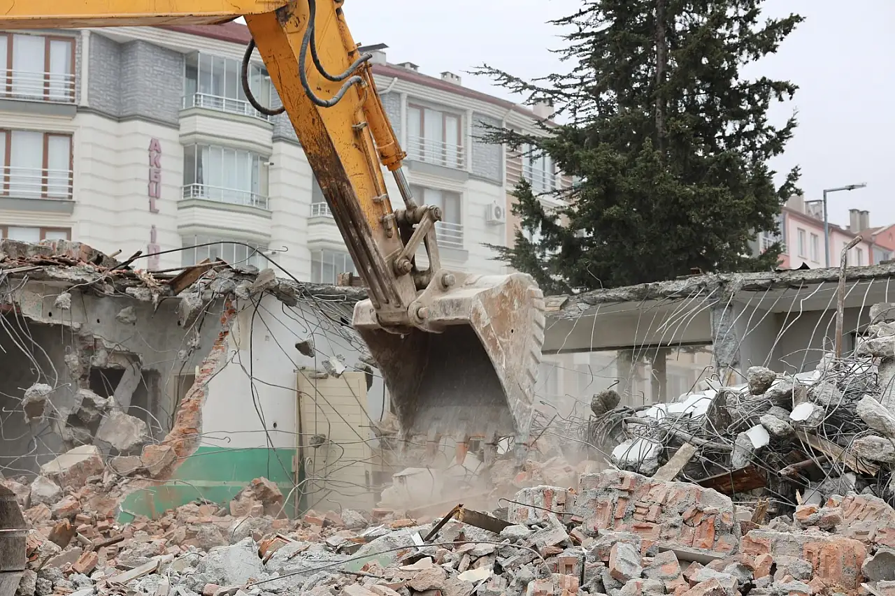 Vezirköprü'nün Çehresi Değişiyor: Meydan ve Otopark İçin İlk Kazma