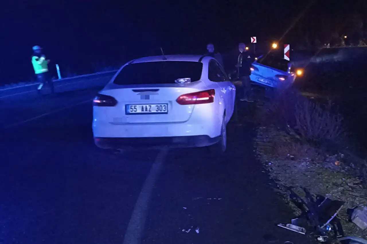 Üç araç birbirine girdi: 3 yaralı