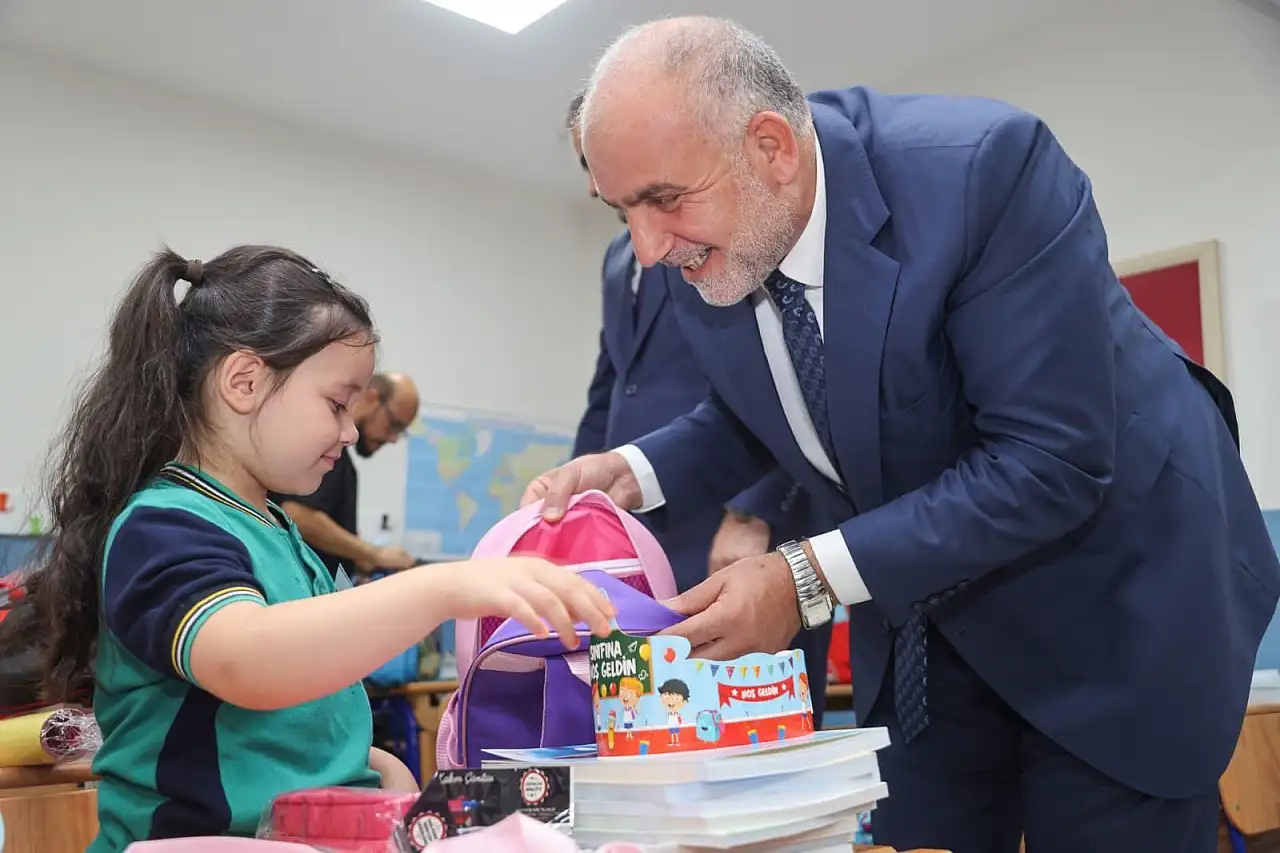 Canik'ten eğitime tam destek: Çanta, kırtasiye seti, burs..