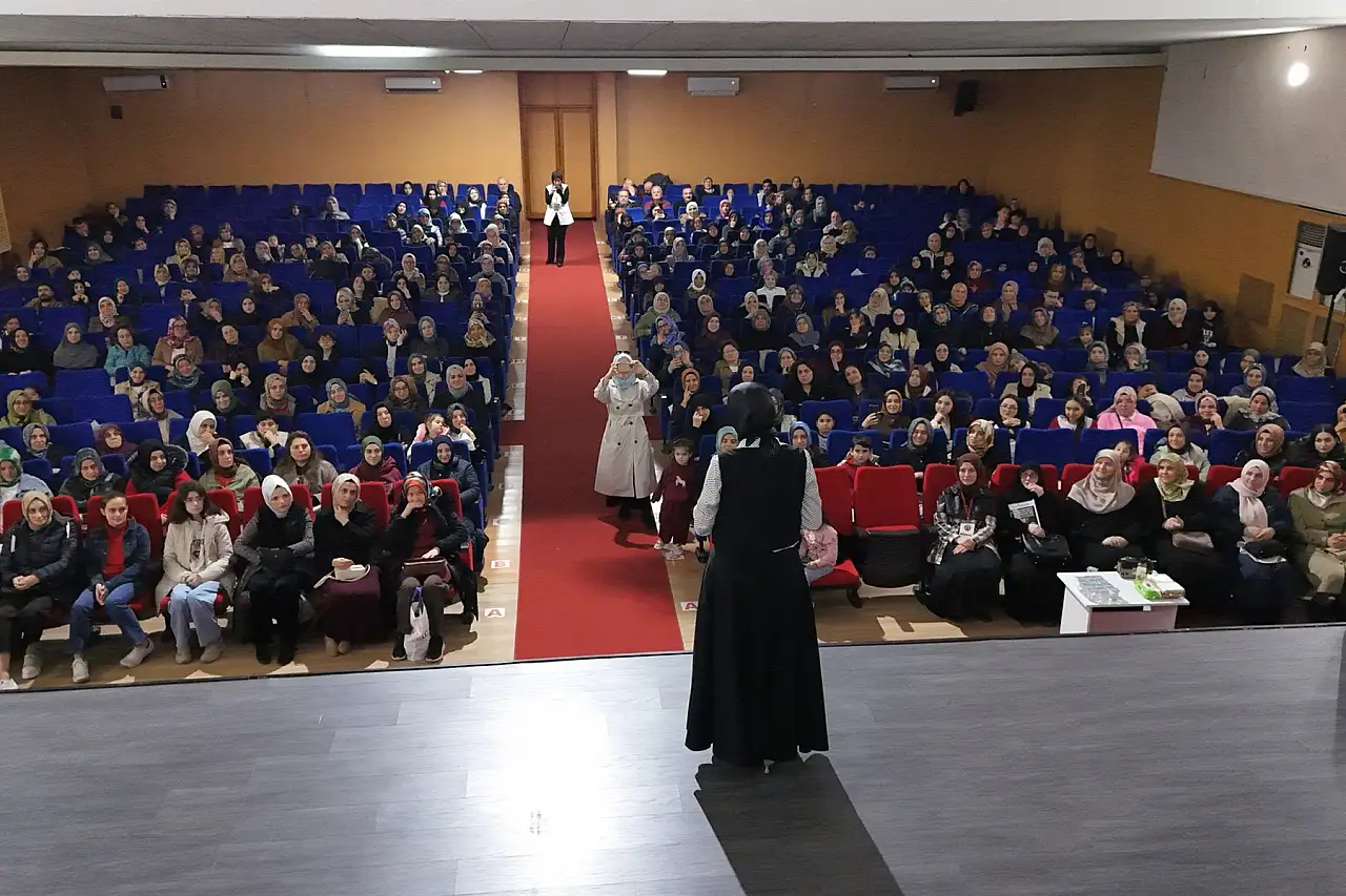 Yazar Gülcemal Bafralılarla buluştu