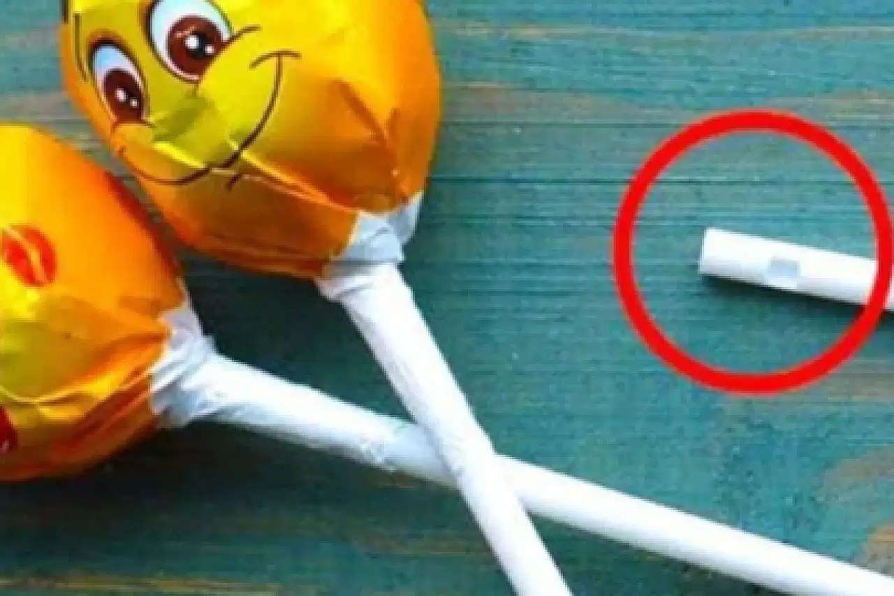Lolipop çubuklarındaki deliklerin sırrı ortaya çıktı