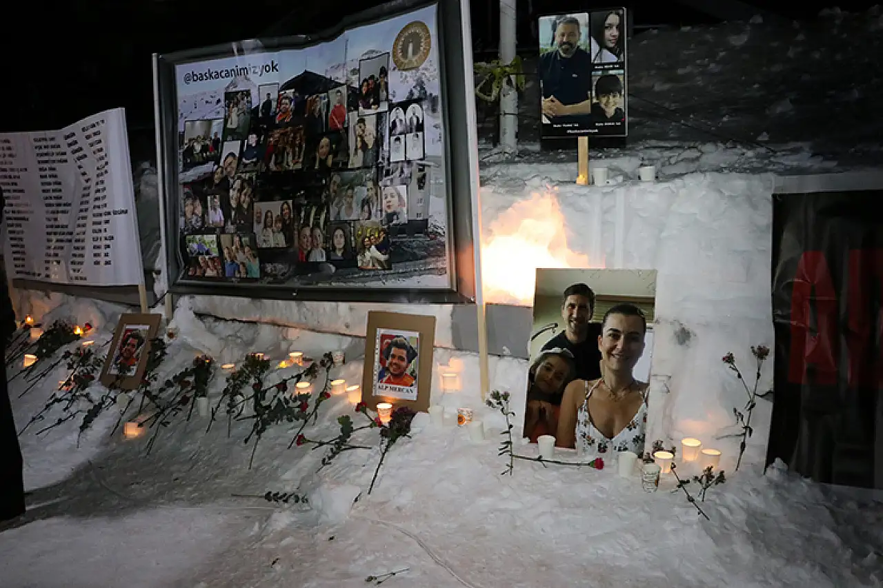 Kartalkaya'daki Grand Kartal Otel Yangınında Hayatını Kaybedenler Anıldı