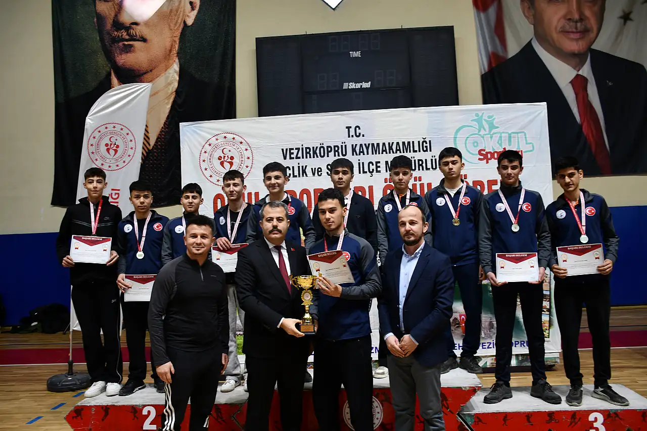 Vezirköprü'de 400 sporcuya madalya ve kupa
