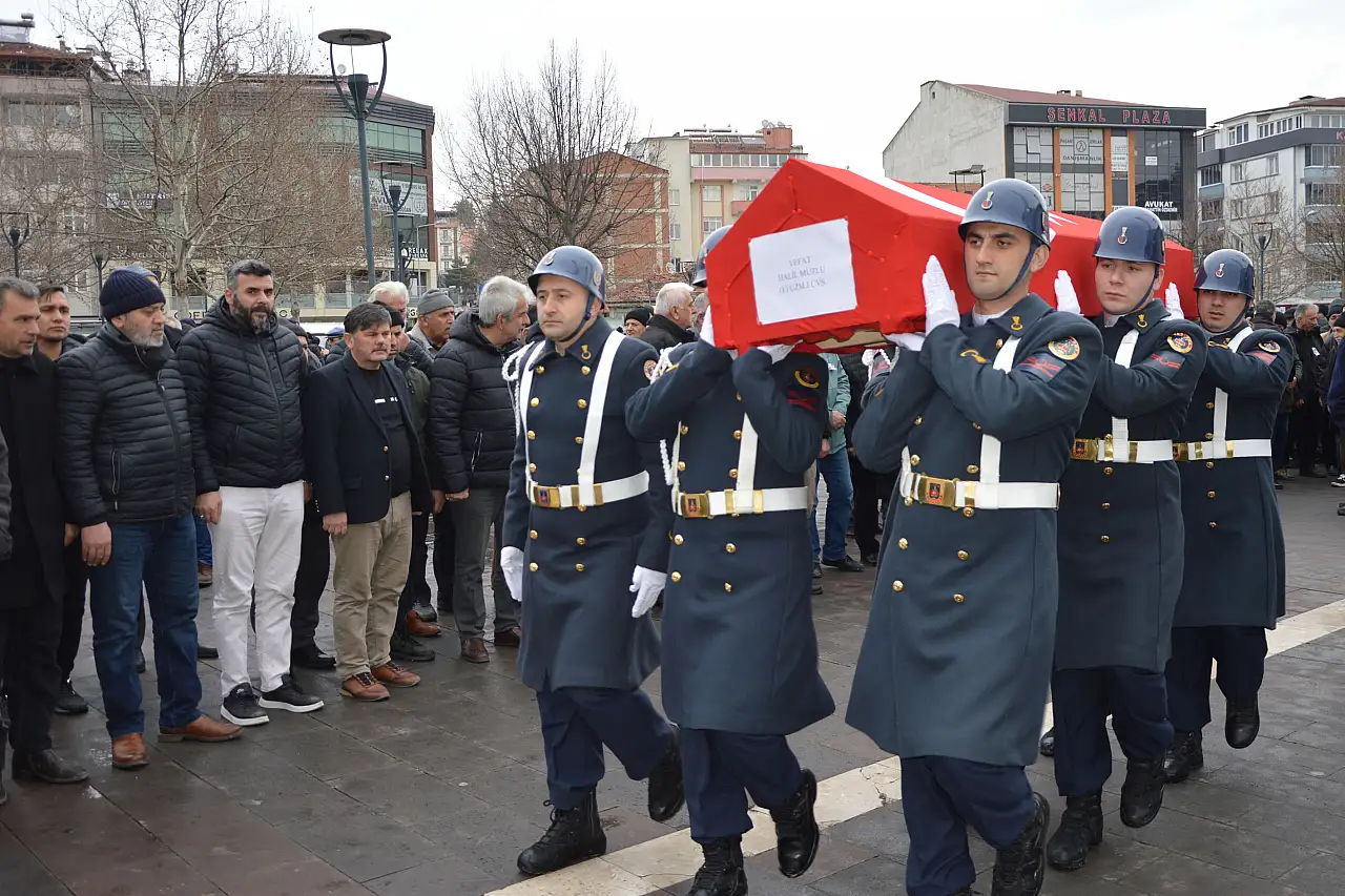 Emekli Uzman Çavuş Halil Mutlu askeri törenle toprağa verildi